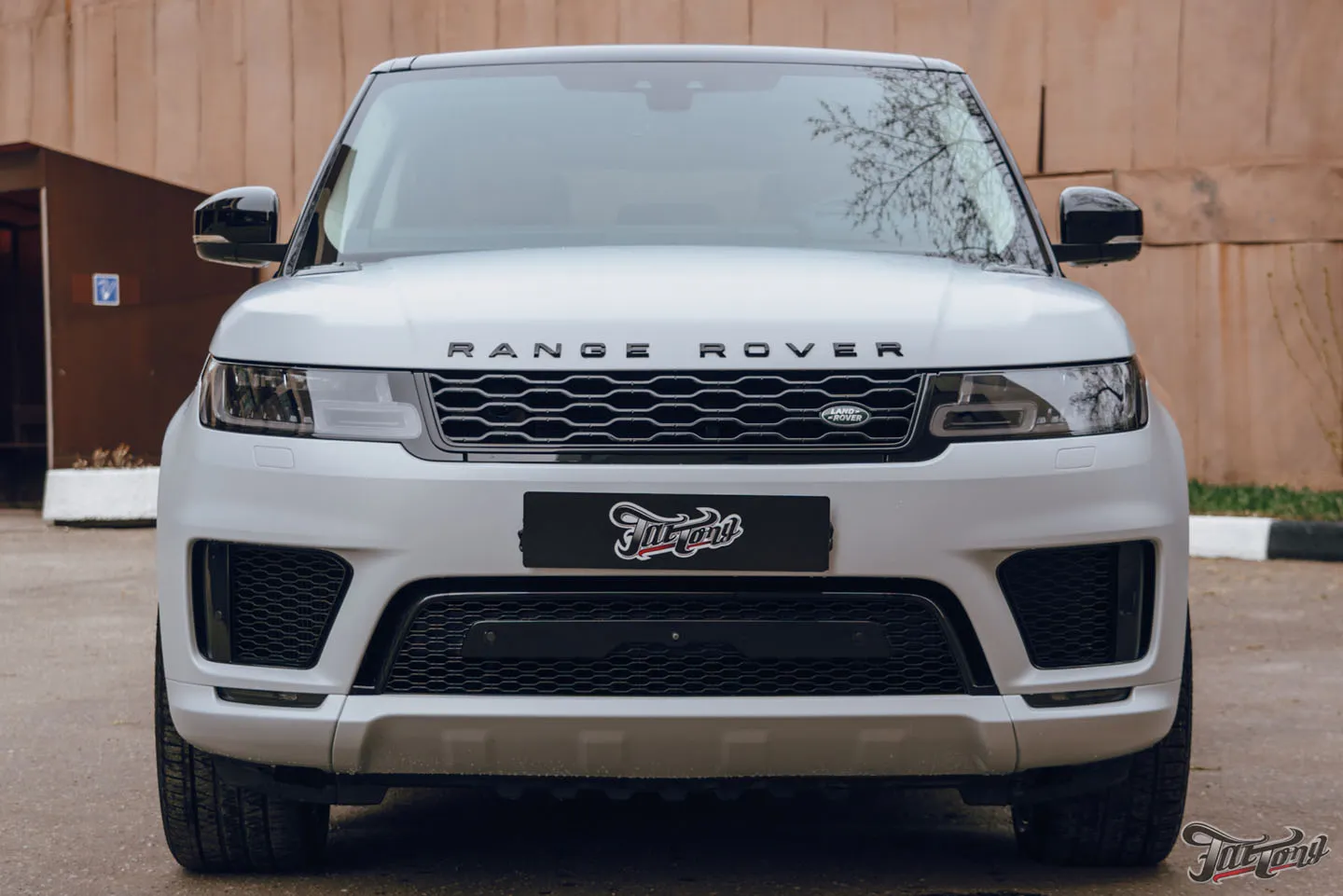 Оклейка Range Rover Sport матовым полиуретаном